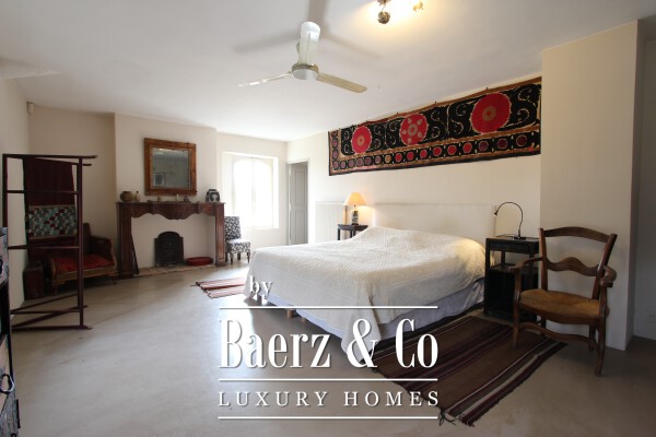 photo 45 Historic manor house overlooking Mont Ventoux