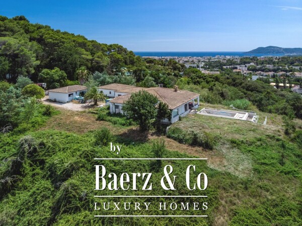 photo 1 Mougins, Sea view villa to renovate