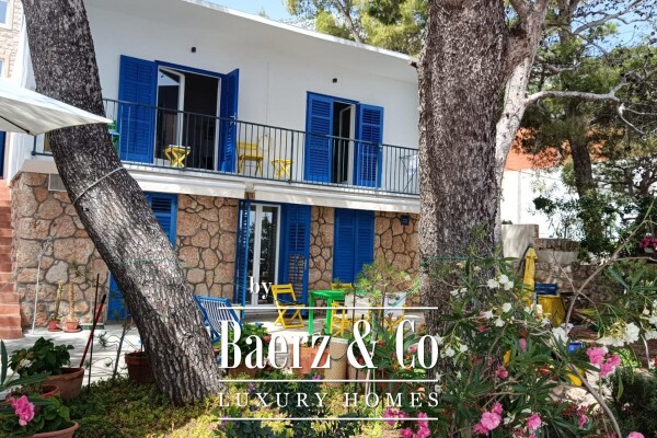 photo 1 Hvar, nice house on the south side of the island, 1st row by the sea