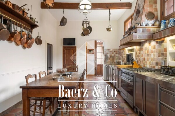 photo 12 Exceptional perfumer's residence