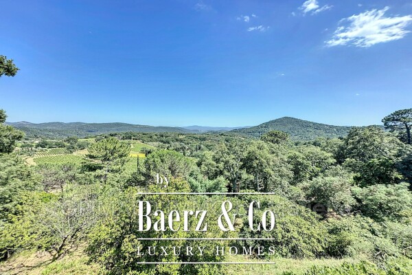 photo 2 Character Property on 2.1 Hectares with Open View and Sea Gl