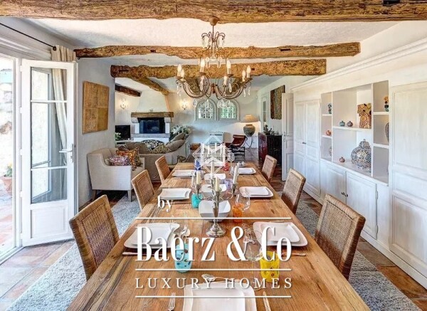 photo 9 Provençal in a gated domain.