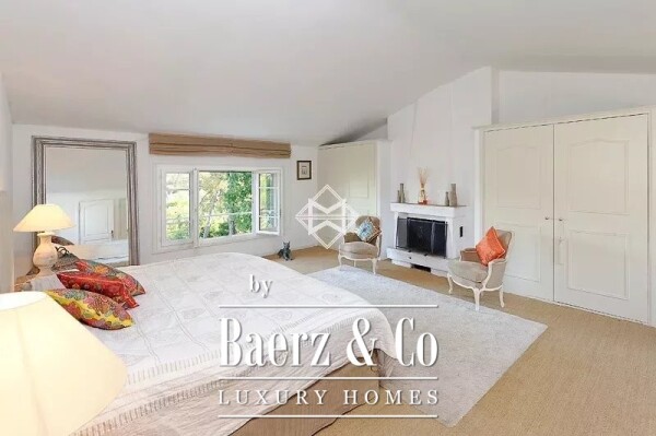 photo 15 Provençal in a gated domain.