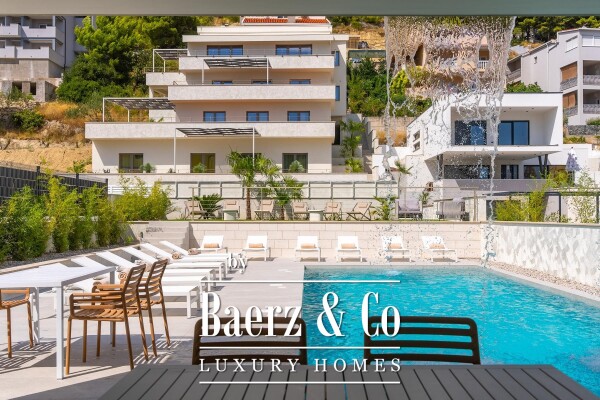 photo 1 Omiš, luxurious residential building with a swimming pool and a beautiful view of the sea