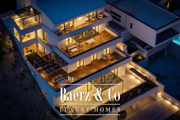 photo 2 Omiš, luxurious residential building with a swimming pool and a beautiful view of the sea