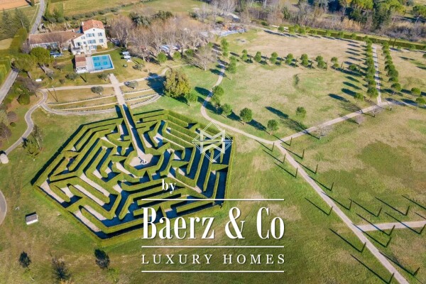 photo 1 Charming property set on a 10-hectare park