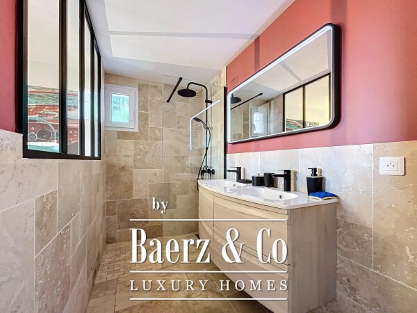 photo 5 Charming villa (2 lots) with breathtaking view