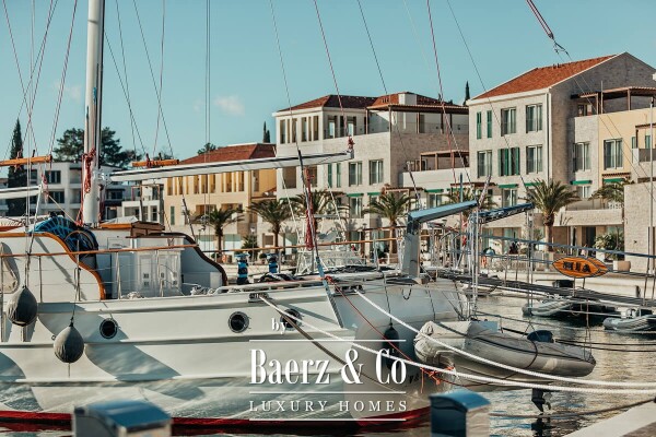 photo 6 Luxurious Three Bedroom Apartment with a Seaview