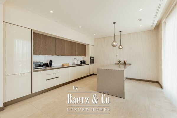 photo 15 Luxurious Three Bedroom Apartment with a Seaview