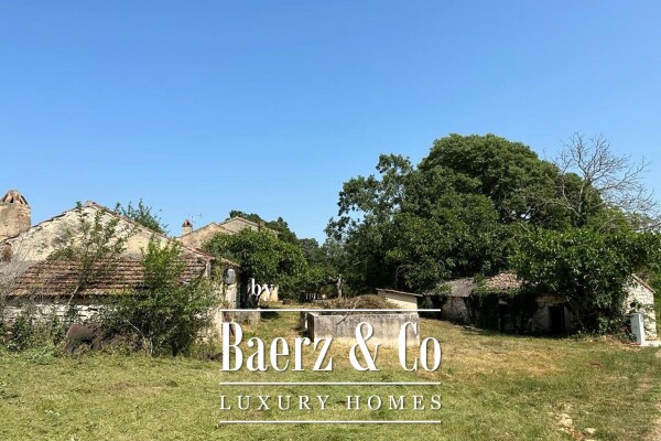 photo 2 Istria, Vižinada, an authentic Istrian estate with stone houses