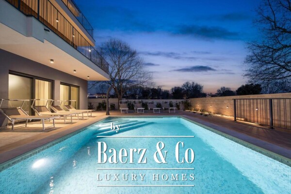 photo 2 Istria, Banjole, semi-detached villa first row to the sea 244 m² with a view of the Marina