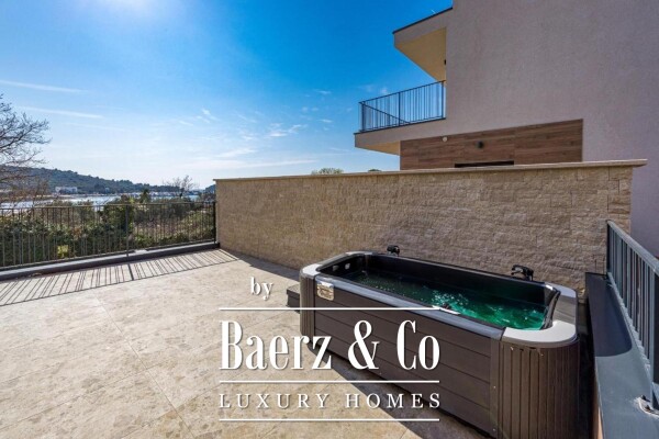 photo 4 Istria, Banjole, semi-detached villa first row to the sea 244 m² with a view of the Marina