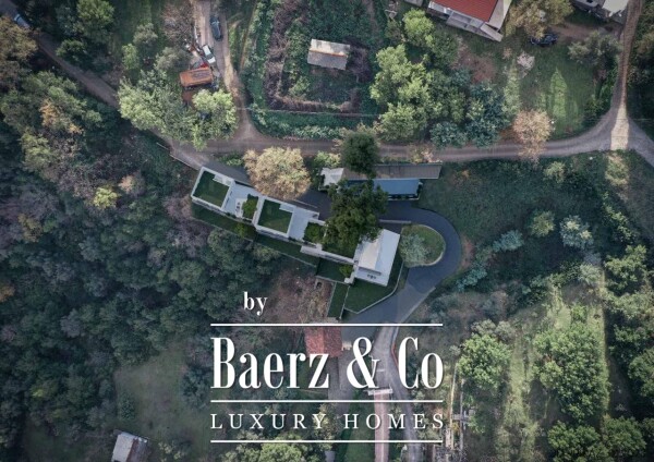 photo 3 Villa with a Pool in Boka Bay