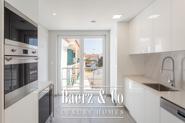 photo 8 Luxury apartment with 3 suites in the center of Carcavelos