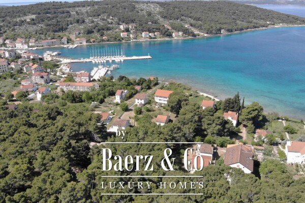 photo 27 Zlarin, spacious house with apartments under renovation, 1200 m²