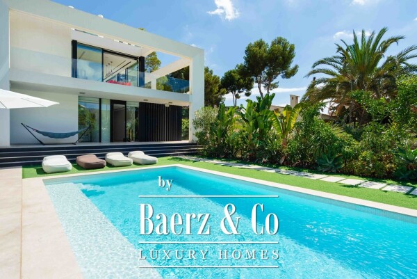 photo 1 Stunning Villa with garden & sea views in Old Bendinat