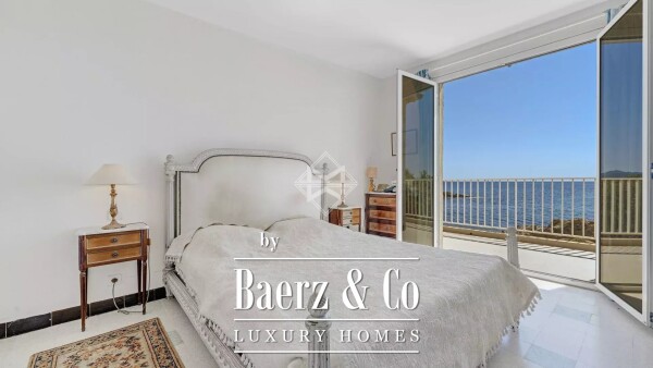 photo 12 Waterfont villa to renovate