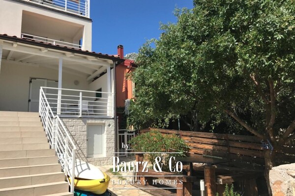 photo 13 Karlobag, Cesarica, House with 6 Apartments, First Row to the Sea