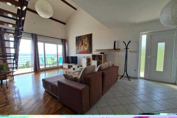photo 6 Crikvenica, house with 8 apartments and a pool, 500 m from the sea, excellent investment