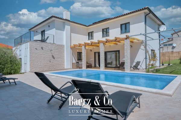 photo 11 Pula, Veli Vrh - beautiful detached house with pool and garage, 225 m² - spacious garden
