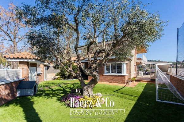 photo 9 Independent house with a pool, garden, and large terraces in La Plana – Bellsoleig