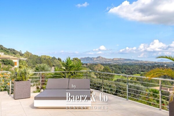 photo 7 Majestic 6-bedroom luxury villa with sea views and rental licence