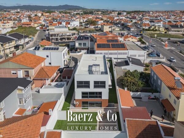 photo 1 Beautiful luxury home in São Domingos de Rana, Tires