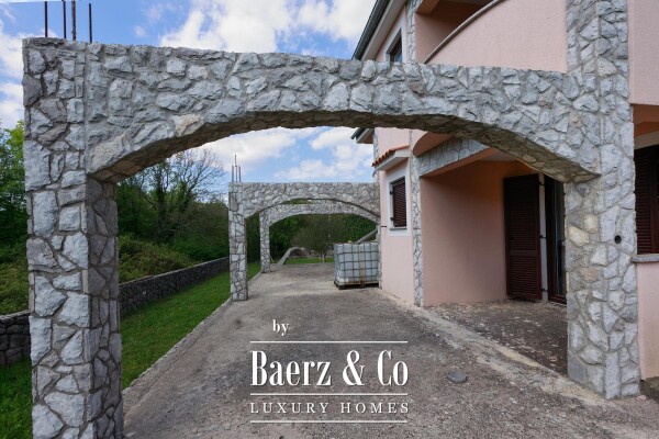 photo 30 House, Kras, beautiful house with 4 apartments and spacious garden