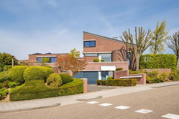 photo 1 Bouwensstraat 25