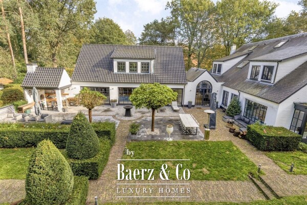 photo 2 Stijlvolle villa met binnen zwembad!