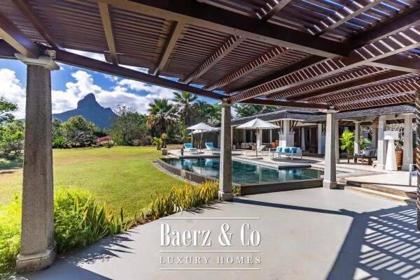 photo 7 Exceptional Villa in a Prestigious Golf Estate