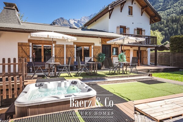photo 1 Rare property with 10 bedrooms in the heart of Chamonix